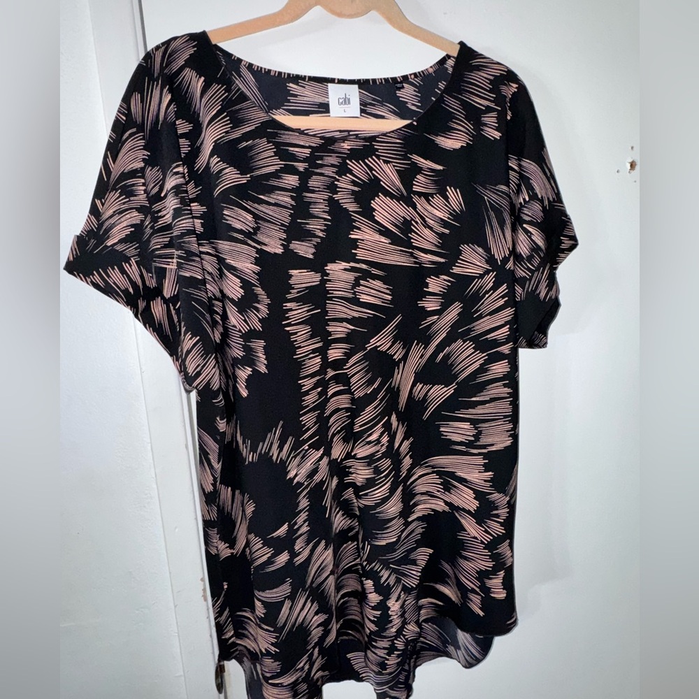 Size L * CAbi Tate Tunic Relaxed Short Sleeve Blouse